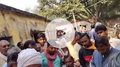 सिराथू: उदहिन खुर्द सोसाइटी में उर्वरक बिक्री के लिए किसानों की भीड़, 2 साल से बंद पड़ी थी समिति