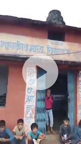 ये वीडियो सिर्फ मध्य प्रदेश को हीं नहीं पूरे भारत देश को शर्मसार करती है। नेता राजाबाबू बन के घूम रहा।