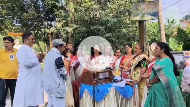চণ্ডীতলা ২: হুগলির চন্ডীতলায় প্রবাদ-প্রতিম ডাক্তার সিদ্ধেশ্বর মুখোপাধ্যায়ের ১১৫ তম জন্মদিনে তার আবক্ষ মূর্তিতে শ্রদ্ধার্ঘ্য
