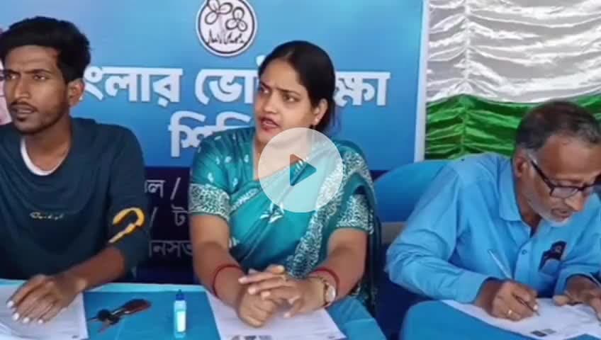 রঘুনাথগঞ্জ ১: জামুয়ার অঞ্চলের SIR ক্যাম্প পরিদর্শনে রঘুনাথগঞ্জ-১ পঞ্চায়েত সমিতির সভাপতি মাননীয়া মানুয়ারা খাতুন