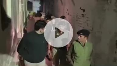 हाथरस: दिल्ली हमले के बाद जिले में हाई अलर्ट, DM और SP ने हाथरस सिटी रेलवे स्टेशन व दाऊजी मंदिर पर किया गश्त