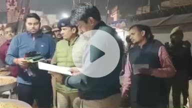 हाथरस: डीएम ने सफाई व्यवस्था को लेकर एसपी के साथ हाथरस शहर के प्रमुख चौराहे एवं गलियों का भ्रमण कर लिया जायजा