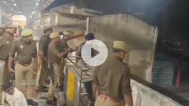 फरेंदा: आनंदनगर रेलवे स्टेशन पर एसपी ने सुरक्षा व्यवस्था का किया निरीक्षण