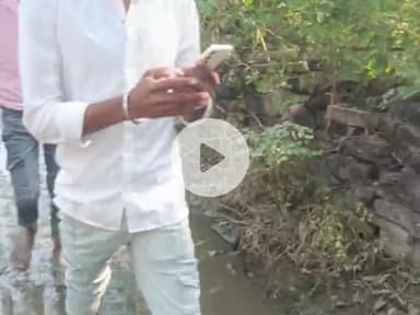 गड़ी फकीरा बसेड़ी में नाली के पानी का निकास नहीं है इससे आने जाने में गांव वालों को बहुत परेशानी होती है