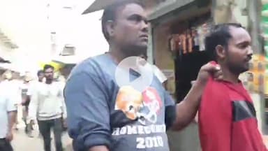 बीना: मस्जिद वार्ड में मकान की छत से पकड़ा गया युवक, स्थानीय लोगों ने पुलिस को सौंपा