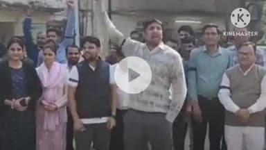 दौसा: बिजली विभाग के कर्मचारियों ने सहायक अभियंता कार्यालय के बाहर ओल्ड पेंशन स्कीम के समर्थन में किया विरोध प्रदर्शन