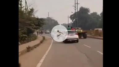 ग्वालियर गिर्द: सनरूफ से बाहर निकले बच्चे, पुलिस ने पापा का काटा चालान!