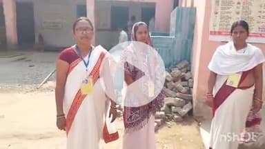 करपी: बेलखारा उच्च माध्यमिक विद्यालय में लंबी कतारों में दिखे महिला एवं पुरुष मतदाता