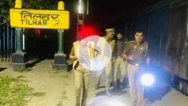 तिलहर: जिले में हाई अलर्ट के चलते पुलिस क्षेत्राधिकारी ने पुलिस फोर्स के साथ संवेदनशील स्थानों और रेलवे स्टेशन पर की चेकिंग