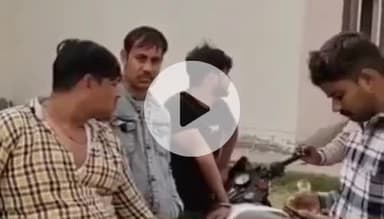 हाथरस: गांव कमसारा में संदिग्ध परिस्थिति में शख्स की मौत, संपत्ति को लेकर परिजनों पर हत्या का आरोप, जलती चिता से निकाला गया शव