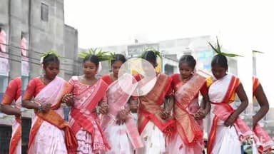 मेदिनीनगर (डालटनगंज): राज्य स्थापना दिवस पर छःमुहान चौक पर झारखंडी स्ट्रीट डांस का भव्य आयोजन