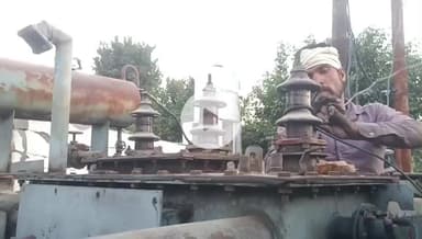 रामपुर: बिजली घर संख्या 270 के 5000 उपभोक्ता बिजली को लेकर परेशान, विद्युत ट्रांसफार्मर और विद्युत पोल बदलने का काम चल रहा है