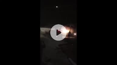 हमीरपुर: सुमेरपुर कस्बे के रेलवे क्रासिंग के पास परिवहन विभाग के कर्मी ने बाउंड्री और गेट तोड़ने का लगाया आरोप