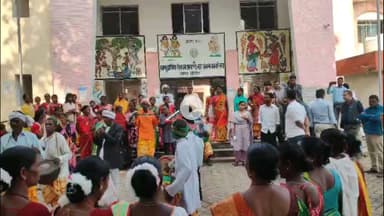 गिरिडीह: अभिव्यक्ति फाउंडेशन के तत्वावधान में गांडेय प्रखंड में 'स्ट्रीट डांस' कार्यक्रम का आयोजन किया गया