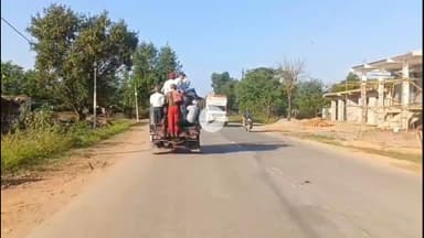 शिवपुरी: अमोला थाना क्षेत्र के सिरसौद पिछोर रोड पर क्षमता से अधिक सवारियों वाले ऑटो से हादसे की आशंका