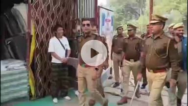 मिर्ज़ापुर: सीओ सिटी ने भारी पुलिस बल के साथ नगर क्षेत्र में किया रूट मार्च, बिना लाइसेंस के देसी शराब बेचने वालों पर की कार्रवाई