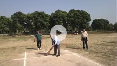 रामपुर: बुधवार को जौहर यूनिवर्सिटी में आयोजित इंटर डिपार्टमेंट क्रिकेट टूर्नामेंट का फाइनल इंजीनियरिंग डिपार्टमेंट ने जीता