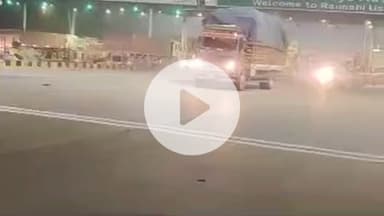 सोहावल: रौनाही टोल प्लाजा पर लगी सभी लाइट कई दिनों से बंद थी, रोड के बीचों-बीच की रोड लाइट भी जली