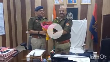 हरदोई: नवागत अपर पुलिस अधीक्षक ने कार्यभार ग्रहण किया, निवर्तमान ने पुष्प गुच्छ देकर किया स्वागत