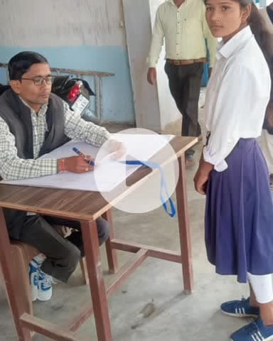 बिल्हौर: शिवराजपुर के राम सहाय इंटर कॉलेज बैरी में अमर उजाला शिक्षक समारोह के लिए विद्यार्थियों ने किया ऑनलाइन मतदान