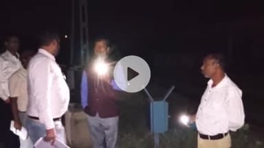 नगर नौसा: नगरनौसा प्रखंड के लछुबिगहा रेलवे हाल्ट के पास रेलवे कर्मियों ने रेलवे ट्रैक की जांच की