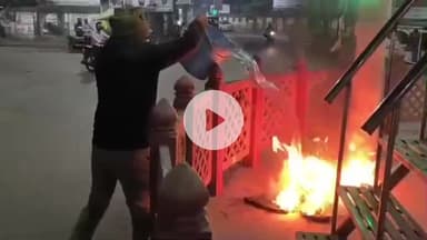 प्रतापगढ़: अंबेडकर चौराहे पर भीषण आग, मूर्ति आंशिक रूप से झुलसी, पुलिस ने पाया आग पर काबू