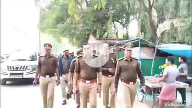 मिर्ज़ापुर: दिल्ली में हुए बम ब्लास्ट के बाद पुलिस प्रशासन सक्रिय, व्यापारियों से सहयोग की अपील करते हुए पैदल गश्त की