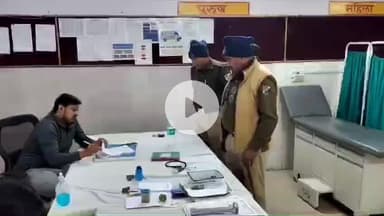 इटावा: इटावा रेलवे स्टेशन से आरपीएफ पुलिस ने ट्रेन में उत्पात मचाने वाले एक अभियुक्त को गिरफ्तार किया, मेडिकल जांच में जुटी