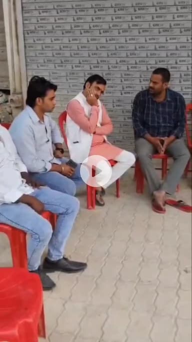 पट्टी:वार्ड 5 में रवि जायसवाल की माताजी के निधन एवं ग्राम पिपरी मुतकरपुर में राम फकीर विश्वकर्मा के पुत्र की दुर्घटना में निधन पर पहुंच जताई संवेदना।