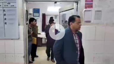 इटावा: जिला अस्पताल इमरजेंसी का सीएमएस ने किया औचक निरीक्षण, कमियां मिलने पर संबंधित 5 को दिए आवश्यक दिशा निर्देश