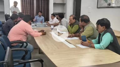 सारंगपुर: सारंगपुर एसडीएम कार्यालय में एसआईआर को लेकर राजनीतिक दलों के साथ हुई चर्चा