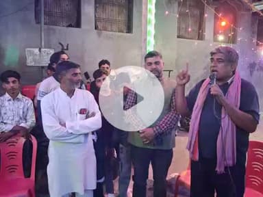 #पटियाली विधानसभा क्षेत्र के नगला वज़ीर में समाजवादी पार्टी के राष्ट्रीय प्रवक्ता, एडवोकेट एवं समाजसेवी अब्दुल हफीज गांधी ने रात्रि प्रवास कर ग्रामीणों के साथ भारत निर्वाचन आयोग के विशेष गहन पुनरीक्षण अभियान पर चर्चा की।