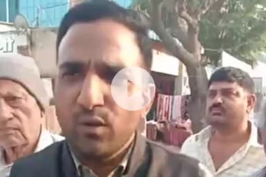 नगर परिषद आयुक्त का विरोध प्रदर्शन, गंदे पानी के जमा होने से वार्डवासी परेशान