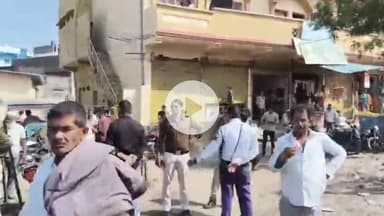 बीना: बीना थाने के सामने से पुलिस ने हटाया वर्षों पुराना अतिक्रमण, बड़ी संख्या में सब्जी विक्रेता पहुंचे थाने