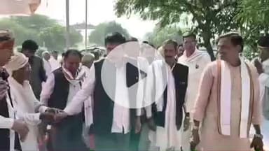 दौसा: दौसा विधायक के पिता की पुण्यतिथि पर सांसद और विधायक ने गरीबों को कंबल वितरण कर किया याद