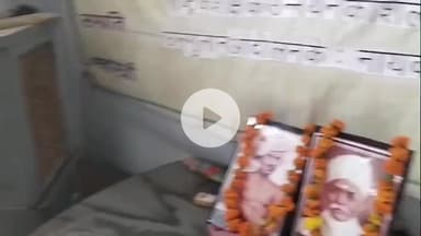 हमीरपुर: सुमेरपुर कस्बे के विंध्यवासिनी मंदिर रोड में महामना मदनमोहन मालवीय व आदिवासी सूरमा बिरसा मुंडा को नमन कर दी पुष्पांजलि