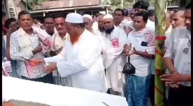 বাঘবৰ: জনীয়াৰ পৰা হাউলি লৈ ২.২ কিঃমিঃ পথৰ পকীপথ নিৰ্মাণ কামৰ শুভাৰম্ভ কৰে বিধায়ক ড০ হাফিজ ৰফিকুল ইছলামে