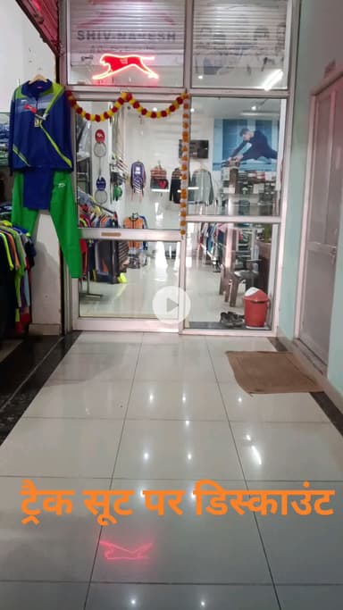 track suit ही Tracksuit 
Tejas Enterprises
 Bhatiwal plaza
 pankha circle Churu rajasthan
mob no  9810515300