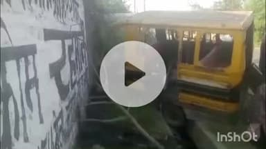 लखीमपुर: अम्बूपुर गांव के पास तेज रफ्तार पिकअप ने टैंपो को पीछे से मारी जोरदार टक्कर, दीवार से भिड़ा टैंपो, आधा दर्जन लोग घायल