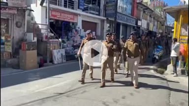 टिहरी: एसएसपी के निर्देशन में सभी थाना क्षेत्रों में पुलिस और पीएसी ने किया फ्लैग मार्च, दिया सुरक्षा का संदेश