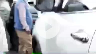 झांसी: झांसी होटल चौराहे पर तेज रफ्तार बस ने स्कूटी सवार पिता और बेटी को मारी टक्कर, दोनों की हालत गंभीर, बस चालक फरार