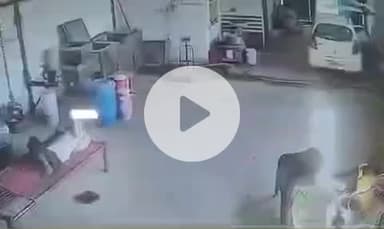 रूड़की: कलालहटी गांव में दूध की डेयरी में घुसकर युवक पर लाठी-डंडों से किया जानलेवा हमला, घटना सीसीटीवी कैमरे में कैद हुई