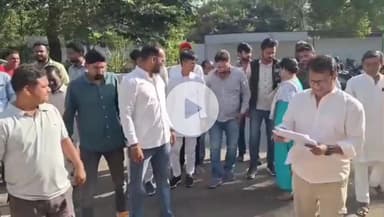 खंडवा नगर: मुस्लिम कार्यकर्ता को कुर्सी पर बैठाना जिहादी षड्यंत्र: हिंदूवादी नेता का नेता प्रतिपक्ष पर आरोप, एएसपी से शिकायत