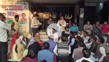 रामपुर: रामपुर जिले के 2000 शिक्षामित्रों को 3 महीने से नहीं मिला वेतन, लेखा अधिकारी को दिया ज्ञापन