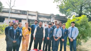 गिरिडीह: कार्मेल स्कूल के बच्चे टुंडी रोड स्थित नेत्रहीन बाल विकास विद्यालय, अजीडीह पहुंचे