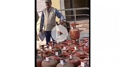 खंडवा नगर: खंडवा में खाद्य आपूर्ति विभाग ने अवैध गैस सिलेंडरों के खिलाफ की बड़ी कार्रवाई, छापेमारी में 60 सिलेंडर जब्त