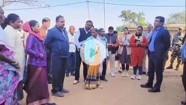 किस्को: उपायुक्त डॉ. ताराचंद ने किस्को प्रखंड के खरकी पंचायत और केवीके का दौरा किया