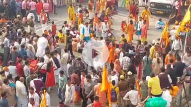 मथुरा: बागेश्वर धाम की सनातन पदयात्रा ने उत्तर प्रदेश सीमा में किया प्रवेश, कोसीकला में हुआ भव्य स्वागत