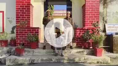 झौथरी: धंबोला पुलिस ने एरिया डोमिनेशन अभियान के तहत 4 गैरसायलों और 1 वांछित आरोपी को किया गिरफ्तार