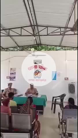 महाराजगंज: थाना चौक परिसर में जनसुनवाई का आयोजन, 6 मामलों में से 2 का हुआ निस्तारण